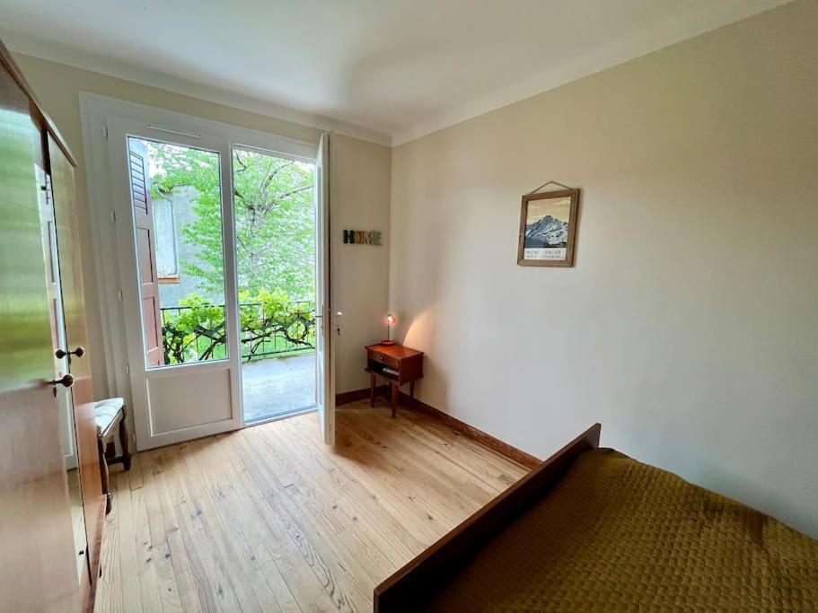 La Petite Ourse Maison De Village A Oust Kültér fotó