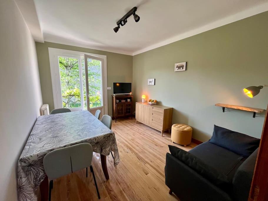 La Petite Ourse Maison De Village A Oust Kültér fotó
